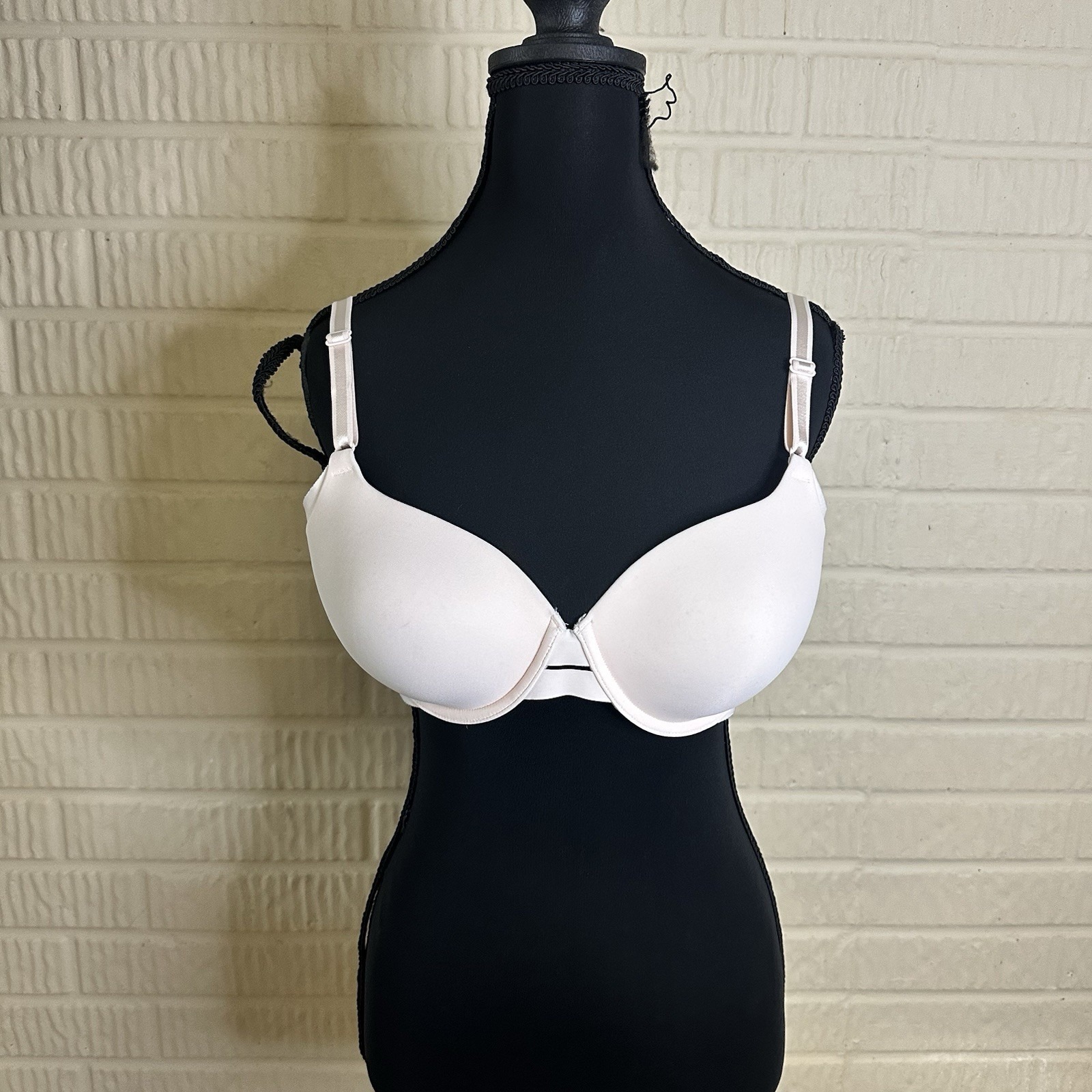 Warners Bra 36b Beige Underwire Padded Adjustable Clasp Back Side Boob Coverage